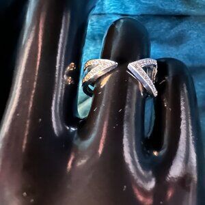 V shaped open adjustable ring sz 6